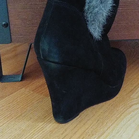 A pair of Coconuts blk boot w/ grey faux fur trim - Picture 8 of 11